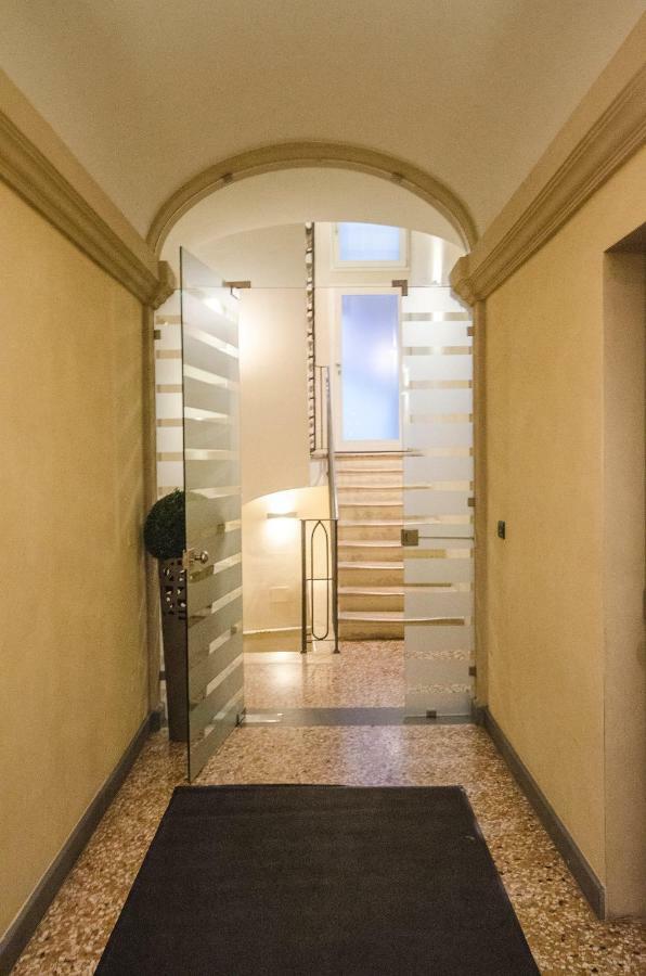 Azeglio Apartment, A Due Passi Da Piazza Maggiore Болонья Экстерьер фото